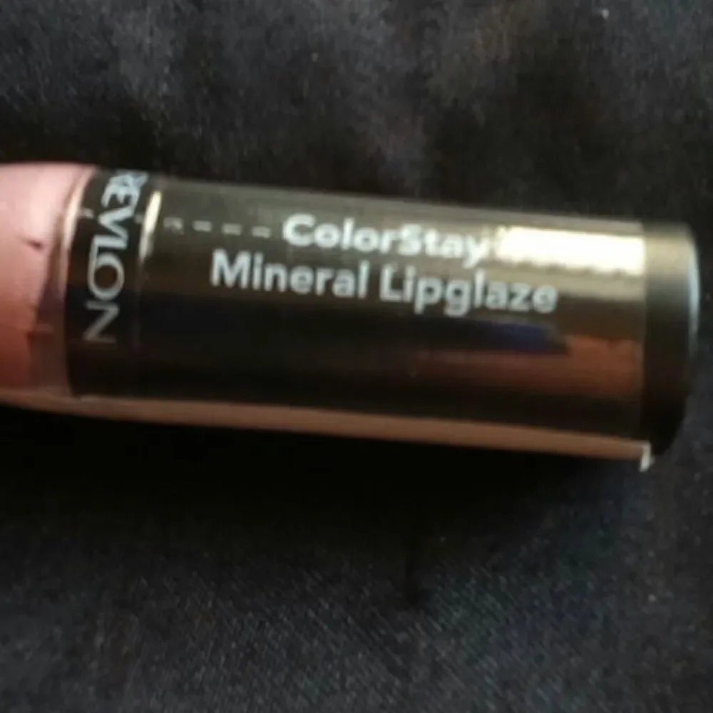 REVLON COLOR STAY MINERAL LIP GLAZE